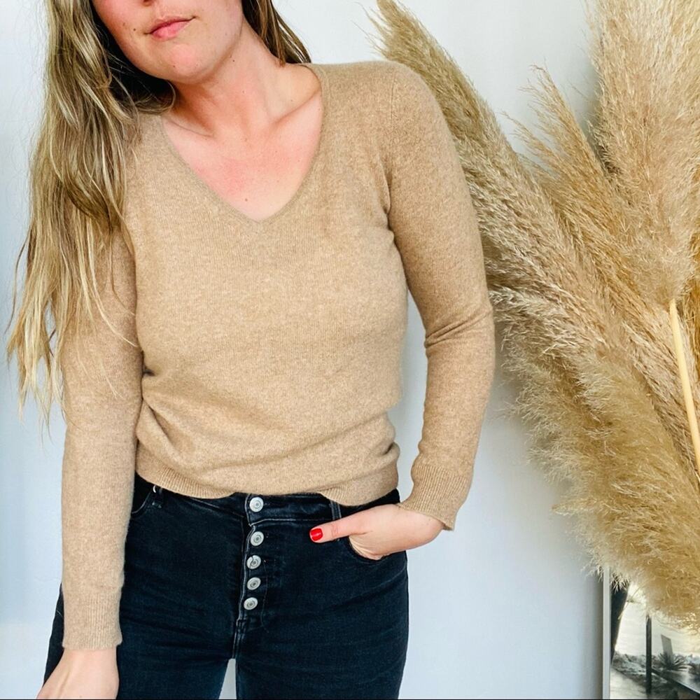 NEW CHARTER CLUB Cashmere Cream Tan Camel VNeck Preppy Pullover Sweater Top M